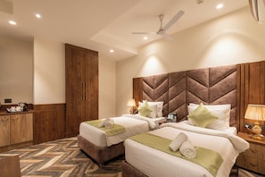 Premium Double Room | 1 bedroom, laptop workspace, iron/ironing board, free WiFi