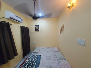 3 chambres, fer et planche à repasser, Wi-Fi, draps fournis