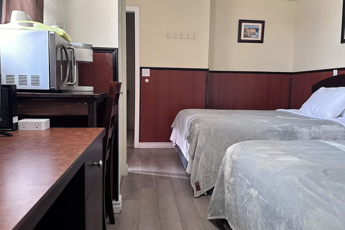 WiFi (free), bed sheets