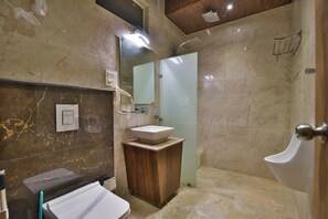 Deluxe Room | Bathroom