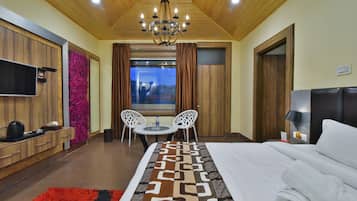 Family Suite, Mountain View | Egyptian cotton sheets, premium bedding, desk, laptop workspace