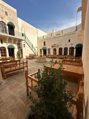 Family Twin Room | Living area | 43-inch Smart TV with satellite channels - Hakim Bey Boutique Hotel (Sanliurfa)