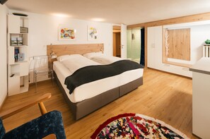 1 bedroom, iron/ironing board, WiFi, bed sheets - Villa Marwa - an oasis of peace in the countryside with city views (Innsbruck)