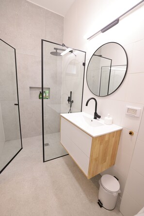 Shower, towels, soap, shampoo