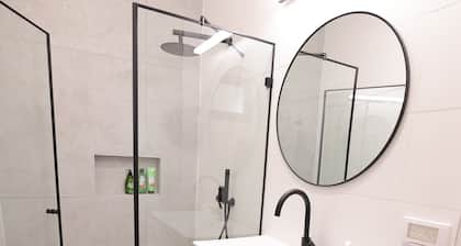 Stylish apartment in central TLV just a short walk from the beach