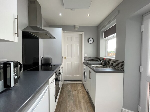 基本公寓 | 私人廚房 | 雪櫃、微波爐、焗爐、電熱水壺