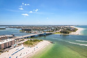 On the beach - 3 Bedroom 2 Bath Beach View #205 Beach Place Condos (Madeira Beahc)