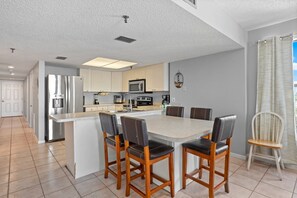 Dining - 3 Bedroom 2 Bath Beach View #205 Beach Place Condos (Madeira Beahc)
