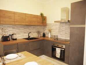 Kühlschrank, Ofen, Herdplatte, Geschirrspüler