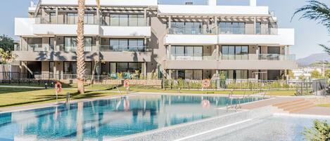 屋内プール、屋外プール