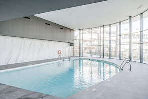 Piscina coperta, piscina all'aperto