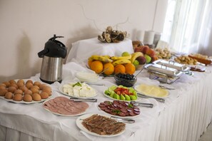 Daily buffet breakfast (BGN 8 per person)