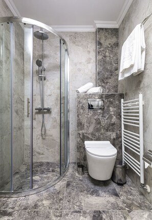 Double or Twin Room | Bathroom | Shower, free toiletries, towels - Hotel Intelcoop  (Plovdiv)