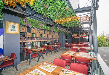 Restaurant. 216 Station Suite Gebze