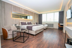 Habitación familiar con 2 camas individuales | Sábanas italianas Frette, ropa de cama de alta calidad, minibar