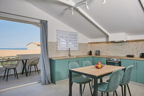 Réfrigérateur, micro-ondes, four, cafetière/bouilloire