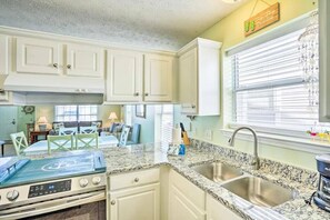 House, Multiple Beds, Kitchen, Garden View | Private kitchen | Fridge, microwave, oven, stovetop - Mermaid Cove (Panama City Beach)