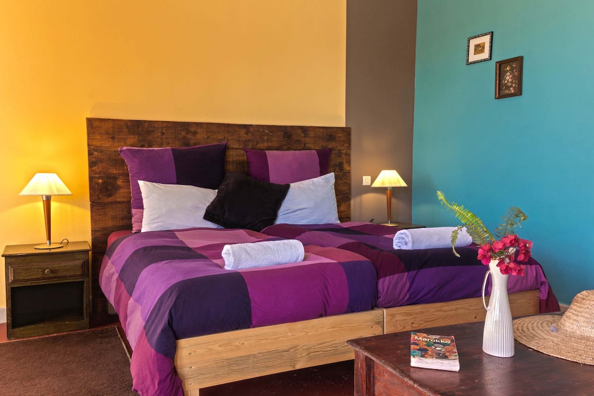 Quarto casal | Escrivaninha, individualmente decorados, individualmente mobiliados
