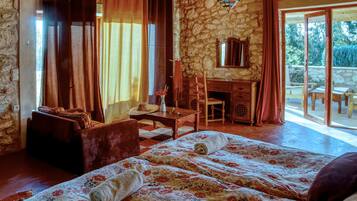 Double or Twin Room | Desk, individually decorated, individually furnished