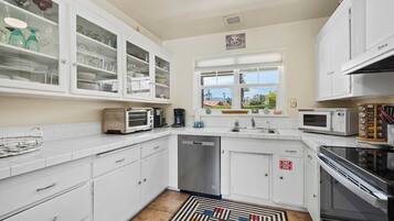 独立别墅, 多张床, 使用泳池, 山景 (Mesquite Escape) | 私人厨房 | 冰箱、微波炉、烤箱、炉灶