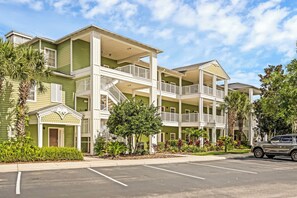 Exterior - Mickey's Terrace at Bahama Bay (Davenport)