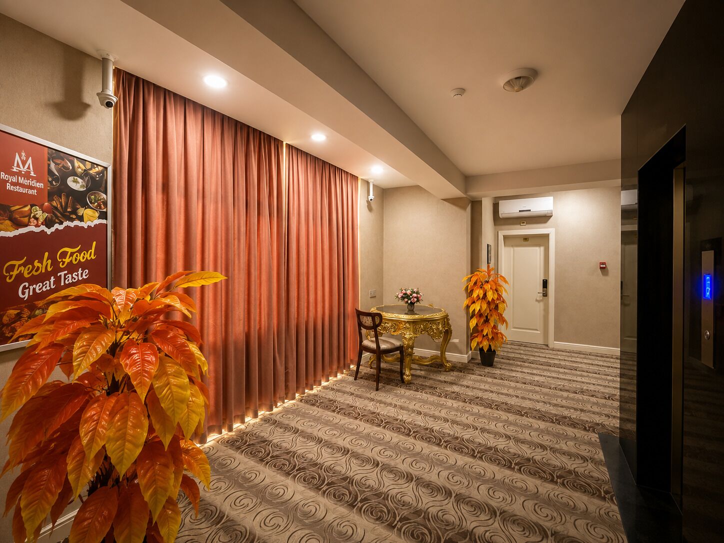 Photo - Royal Meridien Hotel