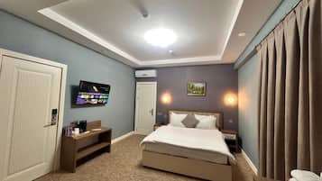 Deluxe Double Room | Minibar, in-room safe, desk, laptop workspace