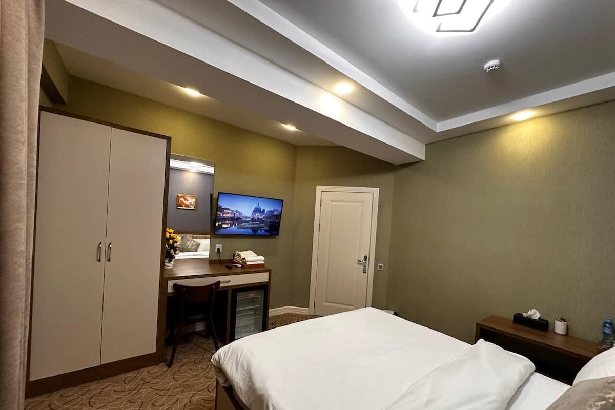 Family Suite, Sea View | Minibar, in-room safe, desk, laptop workspace