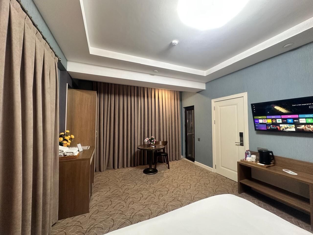 Deluxe Double Room, Balcony | Minibar, in-room safe, desk, laptop workspace