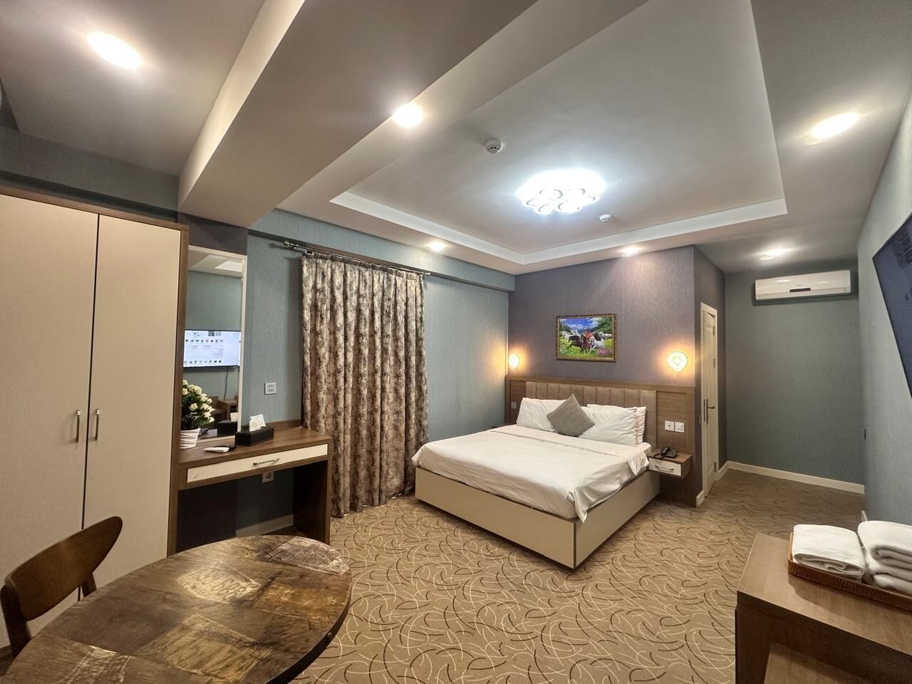 Minibar, in-room safe, desk, laptop workspace