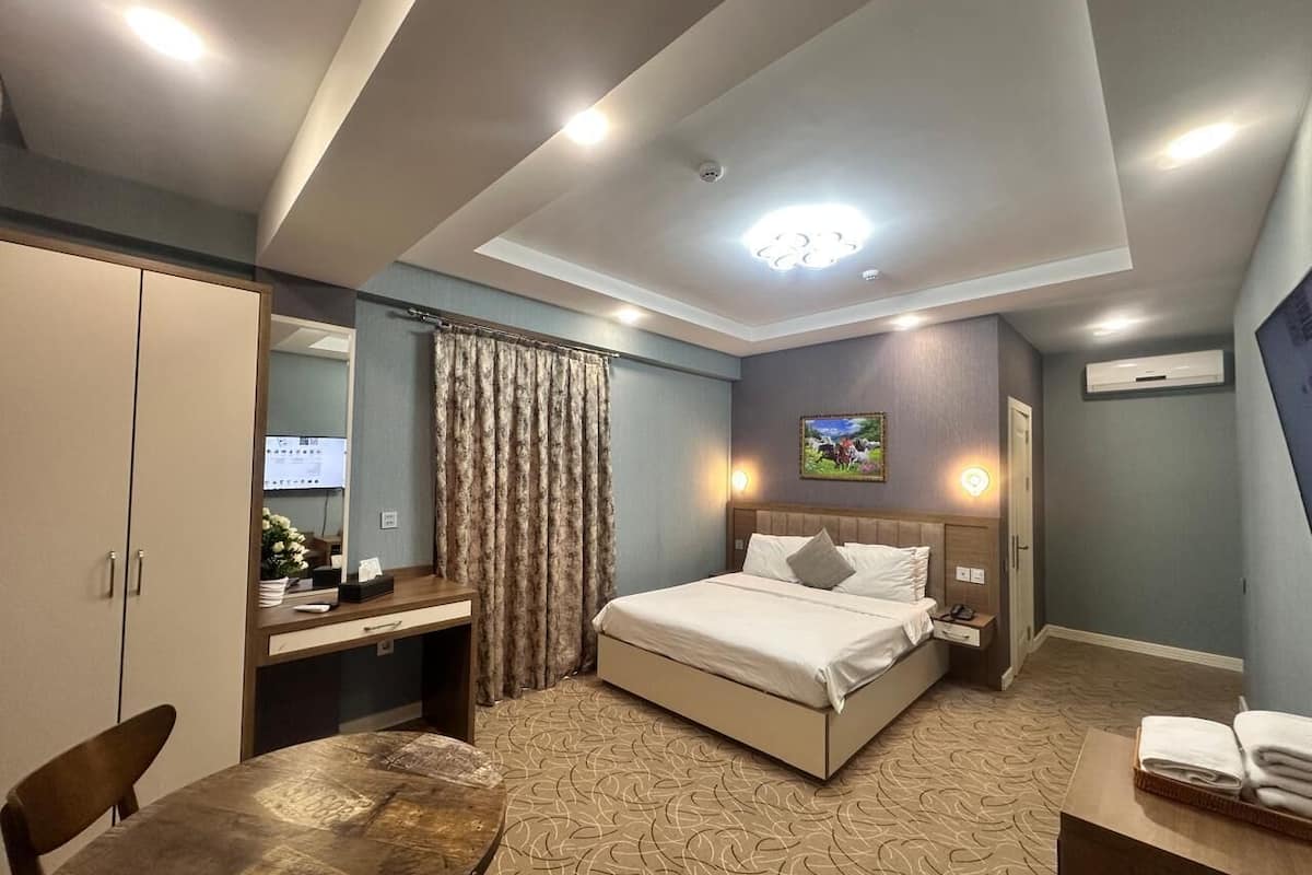 Minibar, in-room safe, desk, laptop workspace