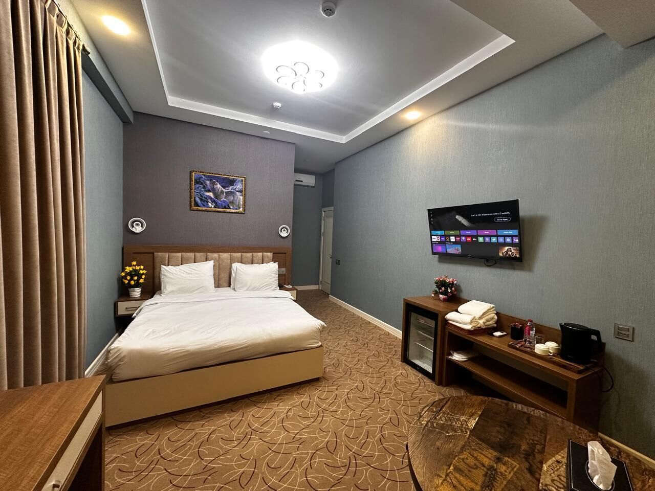 Standard Double Room | Minibar, in-room safe, desk, laptop workspace