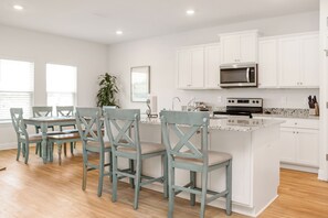 Dining - Fun for Families with Pets, Active Coastal Community w/ Ice Cream & Bikes (WindMark Beach)