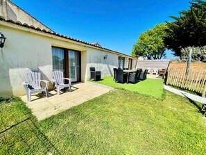 Outdoor dining - Les Gîtes de la Richardière - Gîte Océan - à 10 Minutes des Plages Vendéennes (SAINT-REVEREND)