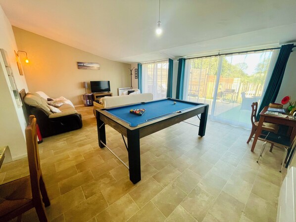 Smart TV, DVD player, ping pong, books