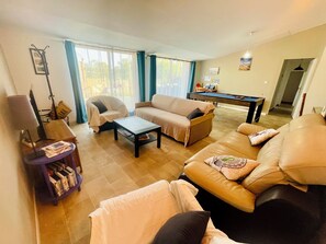 Smart TV, DVD player, ping pong, books - Les Gîtes de la Richardière - Gîte Océan - à 10 Minutes des Plages Vendéennes (SAINT-REVEREND)