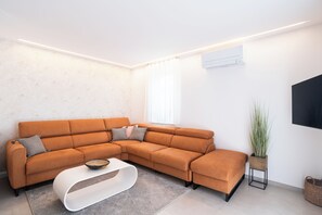 Smart TV - 
Comfortable, lux, new apartment with a beautiful view of the sea and the city (Piran)