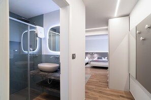 Dusche, Haartrockner, Bidet, Handtücher