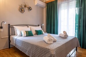 3 bedrooms, iron/ironing board, travel cot, free WiFi