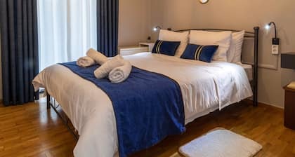 Johnny’s Three Bedroom Apartment
for 2-8 people —5min from Nafplio center