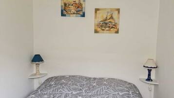 1 slaapkamer, een strijkplank/strijkijzer, gratis wifi