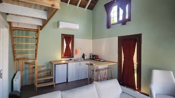 Business Bungalow | 2 bedrooms, free WiFi