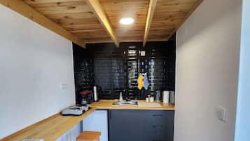 Classic Bungalow | Private kitchen | Mini-fridge, stovetop, cookware/dishes/utensils, kitchen islands
