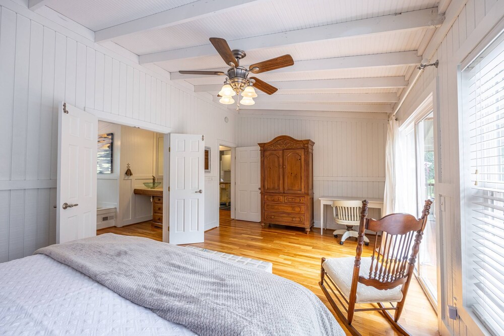 Lake Hartwell Waterfront Cottage with GameRoom Sleeps 9 Fair Play Vrbo