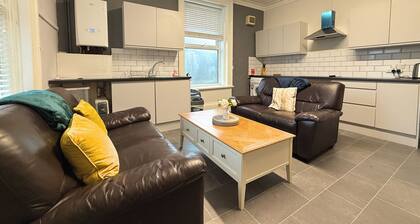 Spacious 6BR Property with Parking