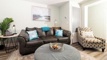 House, 1 Queen Bed with Sofa bed, Kitchen, Garden View | Living area | 42-inch flat-screen TV with cable channels, TV