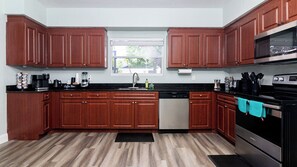 House, Multiple Beds, Kitchen, Garden View | Private kitchen - Midtown Sea Esta (Tampa)