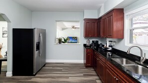 獨棟房屋, 多張床, 廚房, 花園景觀 | 私人廚房 | 電冰箱、微波爐、烤箱、爐台