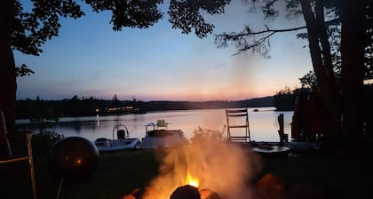Cottage Cheese Too: Quaint lakefront cottage 30 minutes from town on quiet cove.