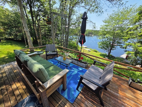 Cottage Cheese Too: Quaint lakefront cottage 30 minutes from town on quiet cove.